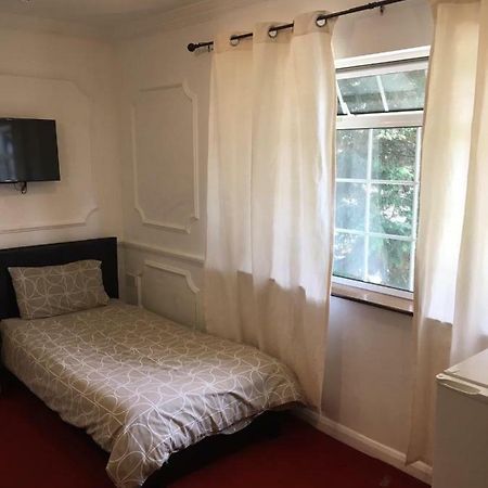 Hatfield Save-Money Rooms - 10Over10 For Price! المظهر الخارجي الصورة