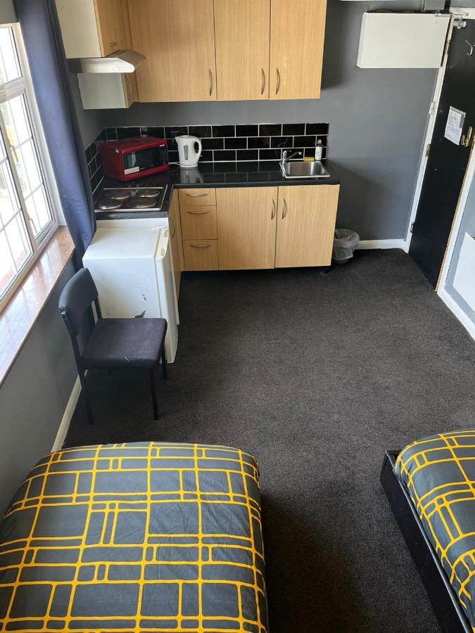 Hatfield Save-Money Rooms - 10Over10 For Price! المظهر الخارجي الصورة